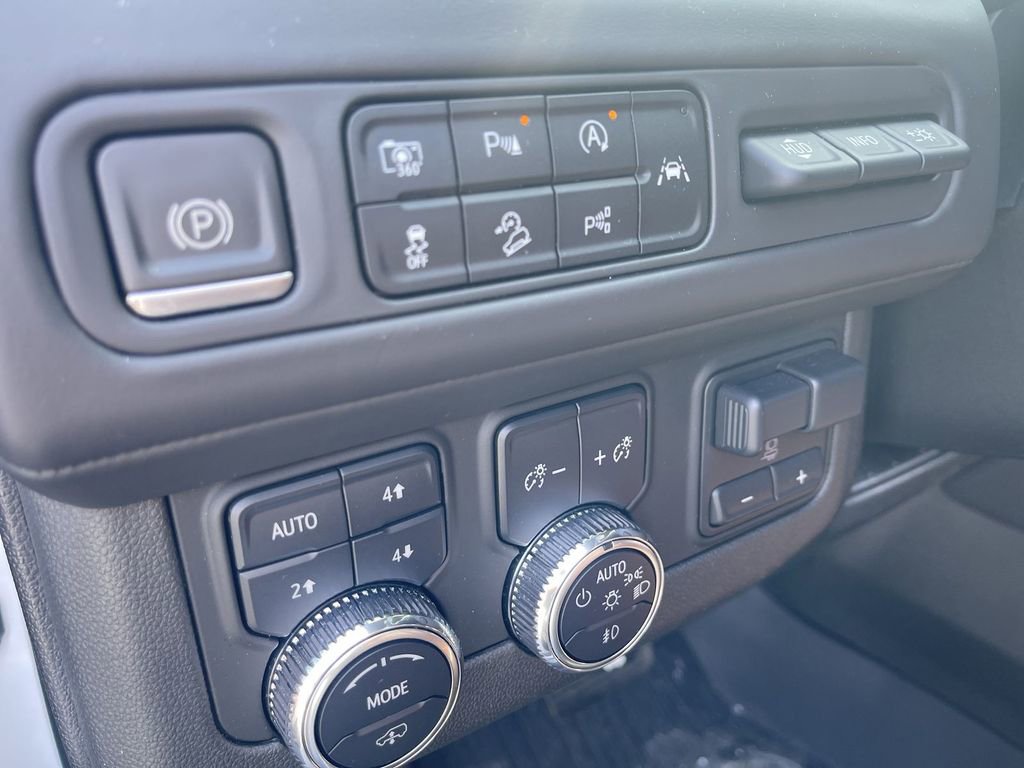 Used 2023 GMC Yukon Denali Ultimate image 39