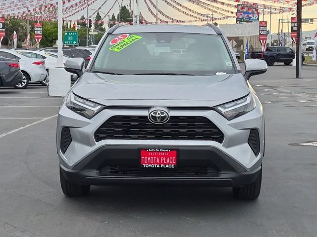 Used 2025 Toyota RAV4 XLE AWD/4WD image 2