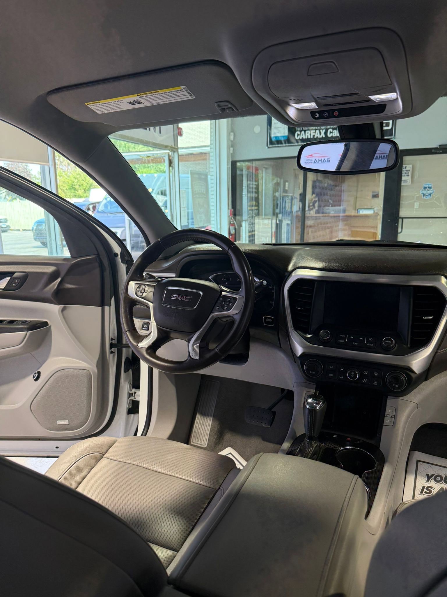 Used 2017 GMC Acadia SLT image 48
