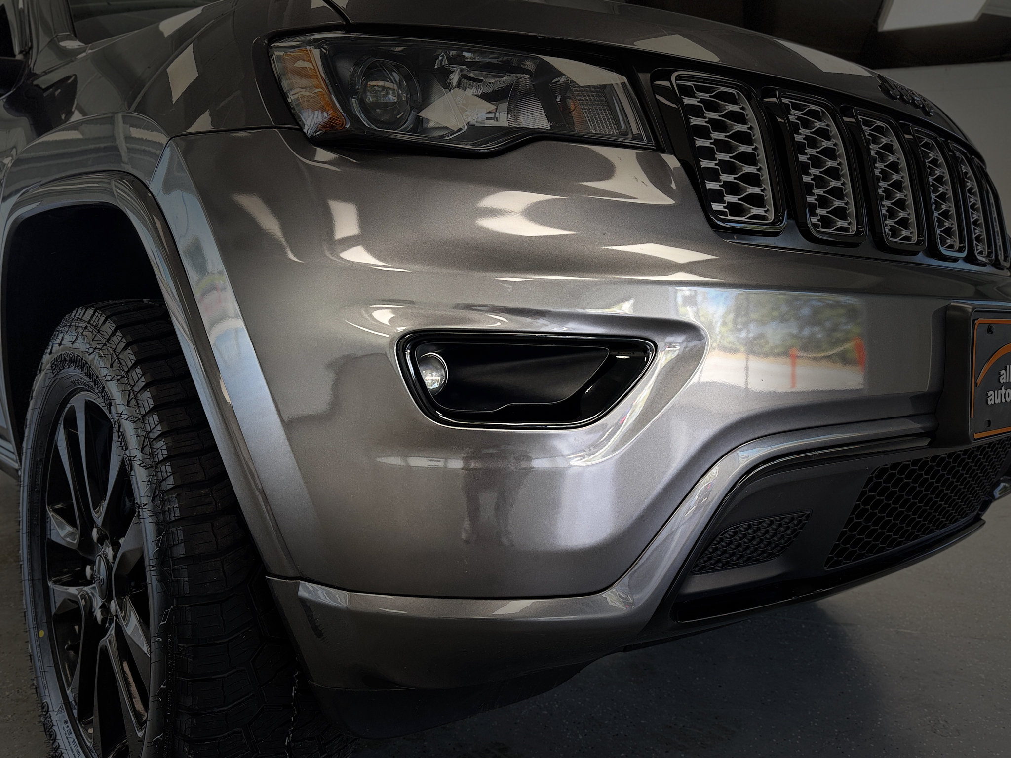Used 2018 Jeep Grand Cherokee Altitude AWD/4WD image 11