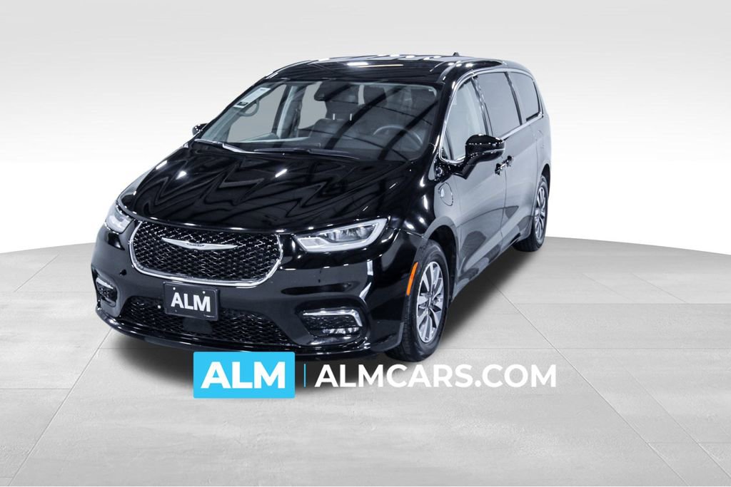 Used 2024 Chrysler Pacifica Select image 1