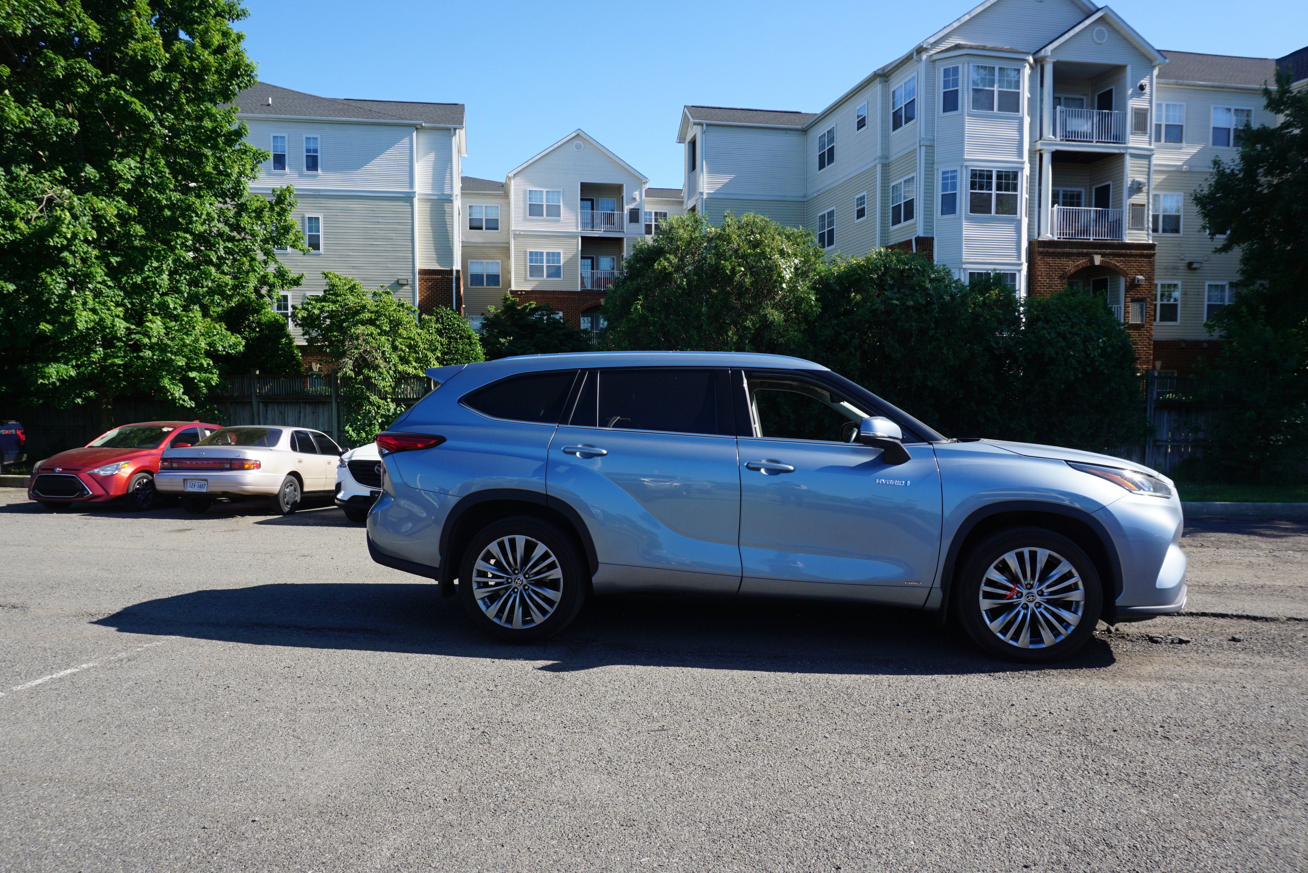 Used 2021 Toyota Highlander Platinum AWD/4WD image 3