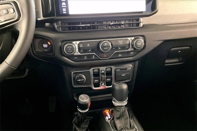 New 2026 Jeep Gladiator Sport image 7