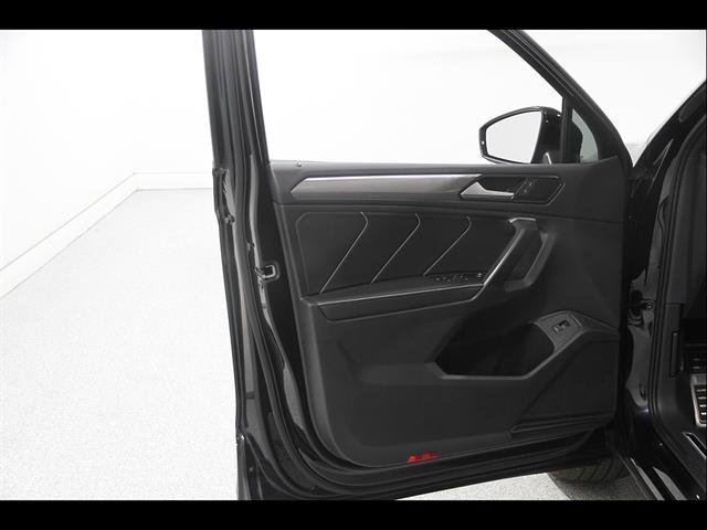 Certified 2024 Volkswagen Tiguan SE R-Line AWD/4WD image 4
