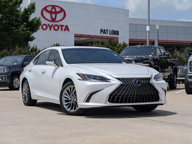 Used 2025 Lexus ES 300h Ultra Luxury FWD image 2