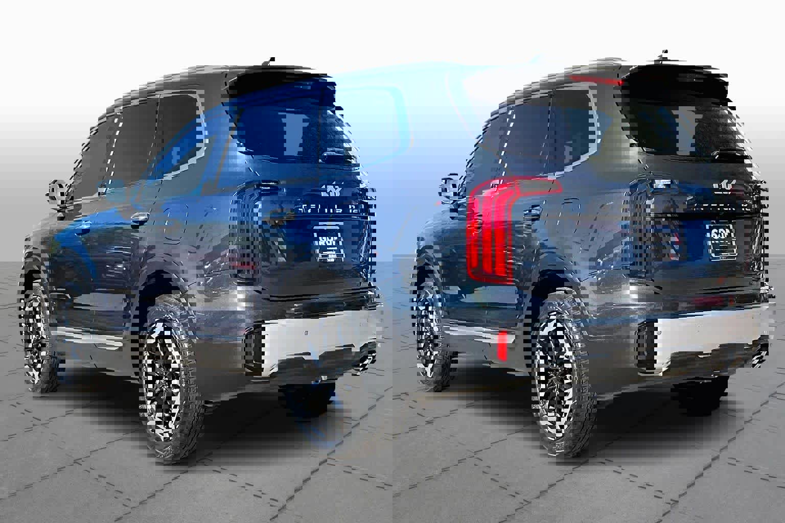 Used 2024 Kia Telluride S image 11