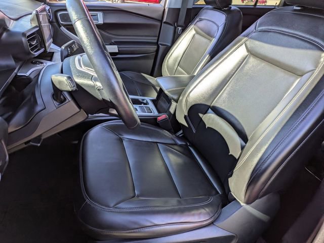 Used 2022 Ford Explorer XLT w/ Equipment Group 202A image 14