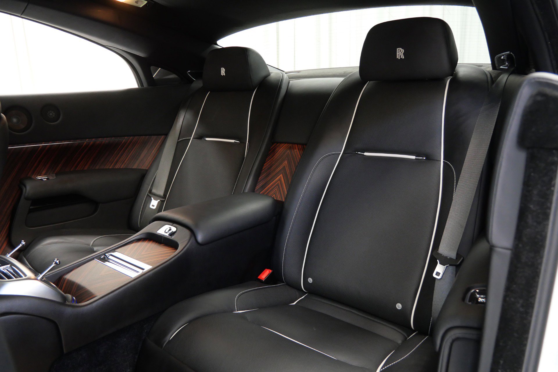Used 2016 Rolls-Royce Wraith RWD image 16