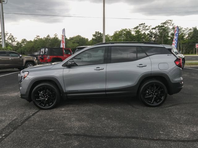 Used 2024 GMC Terrain SLT w/ Infotainment Package II AWD/4WD image 5