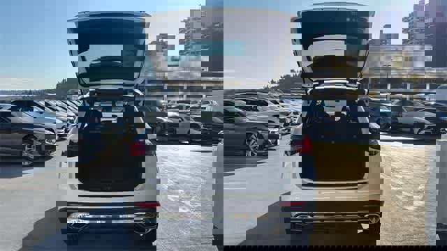 Certified 2025 Mercedes-Benz GLC 300 4MATIC image 8