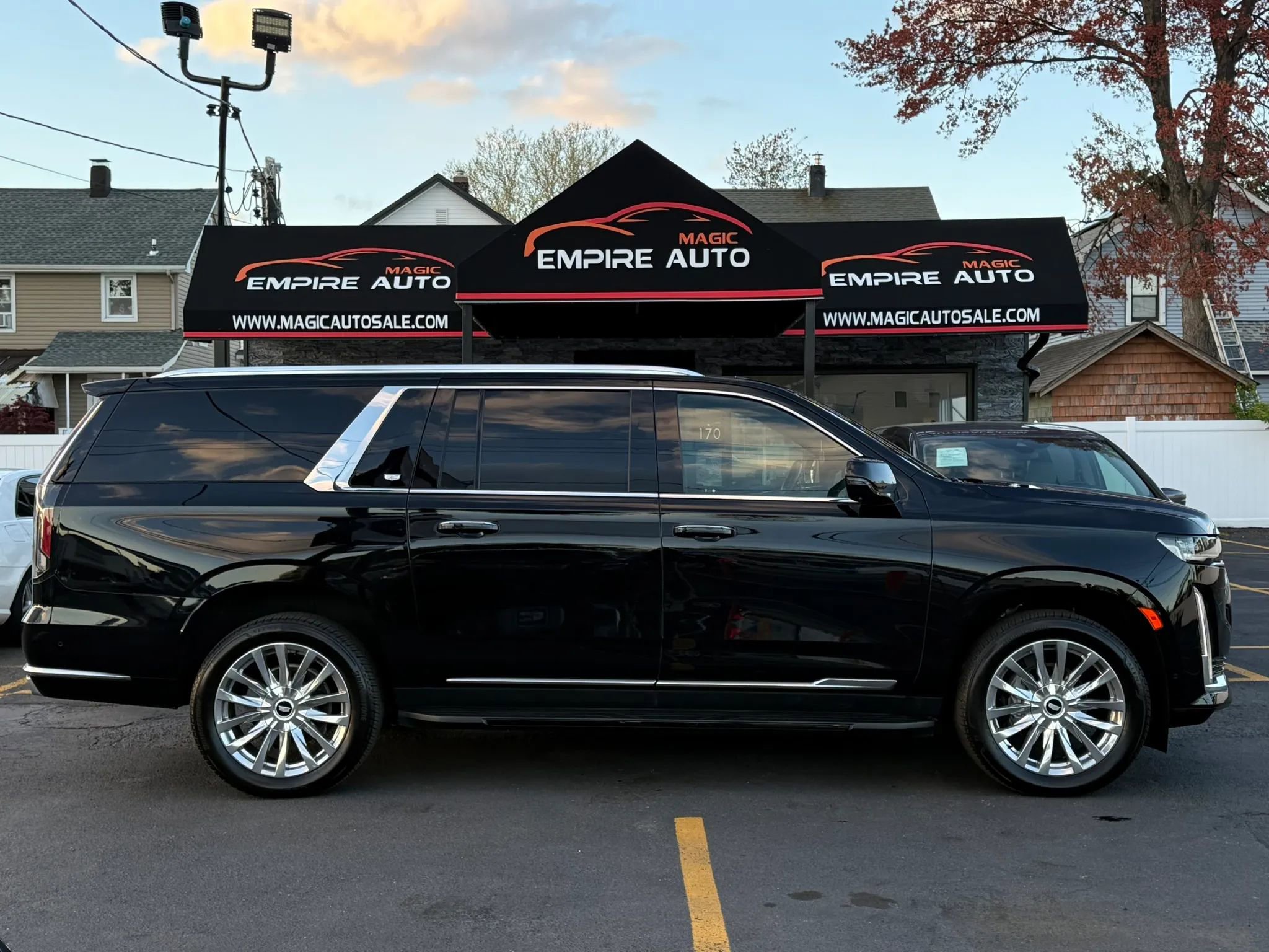 Used 2023 Cadillac Escalade ESV Premium Luxury AWD/4WD image 7