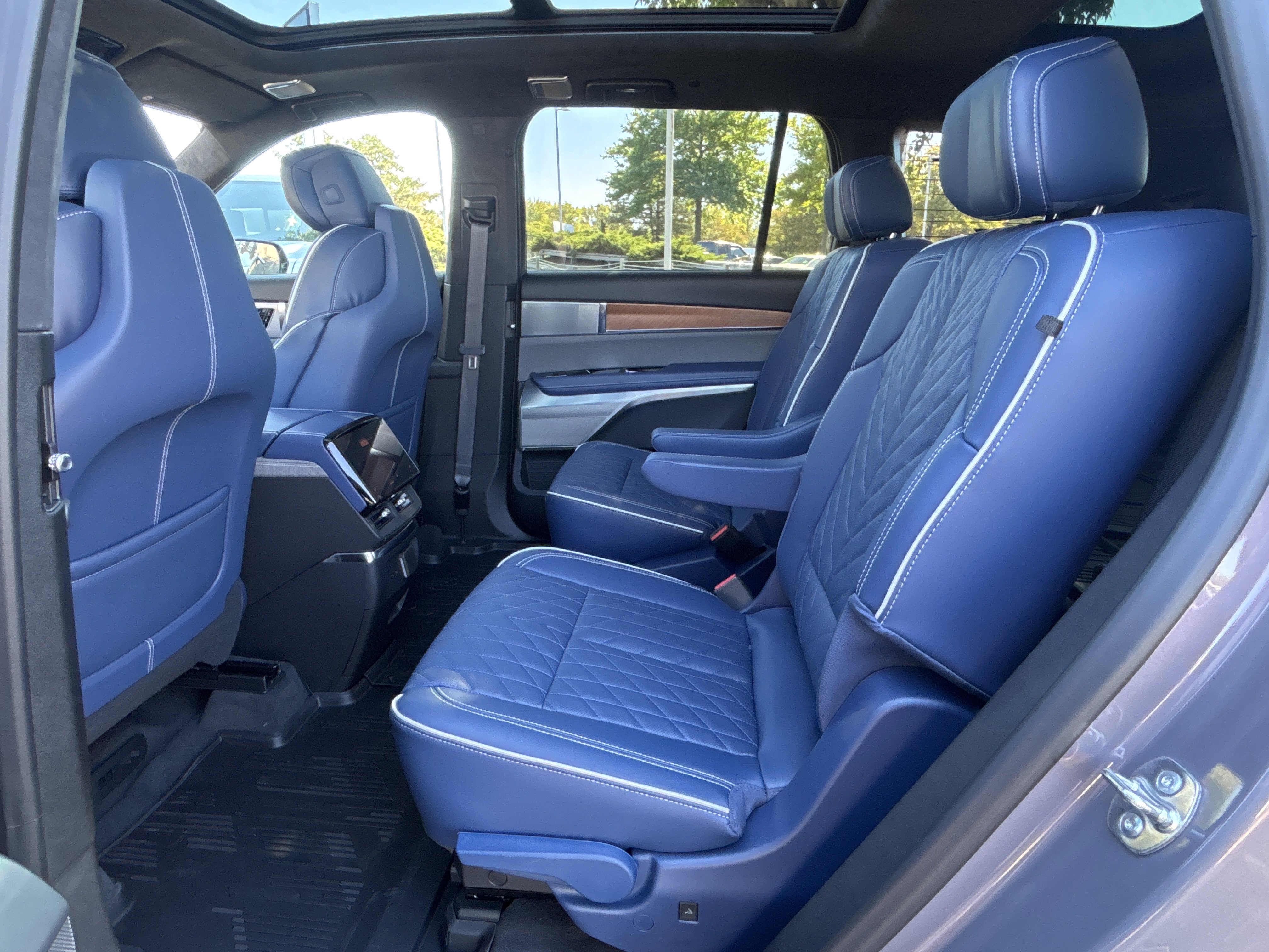 New 2026 Cadillac Vistiq Premium Luxury w/ LPO, Floor Liner Package image 30