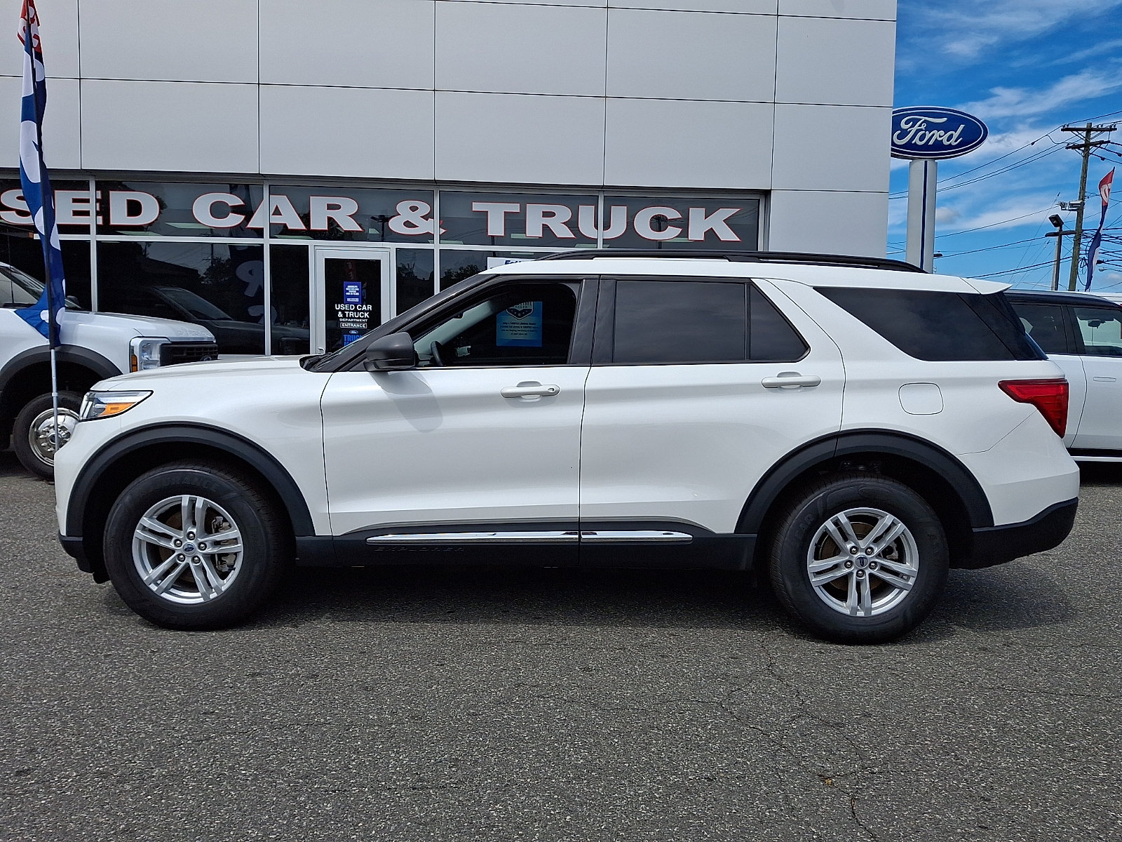 Certified 2024 Ford Explorer XLT AWD/4WD image 7