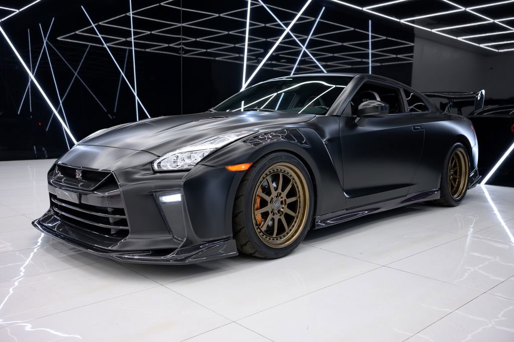 Used 2018 Nissan GT-R Premium image 15