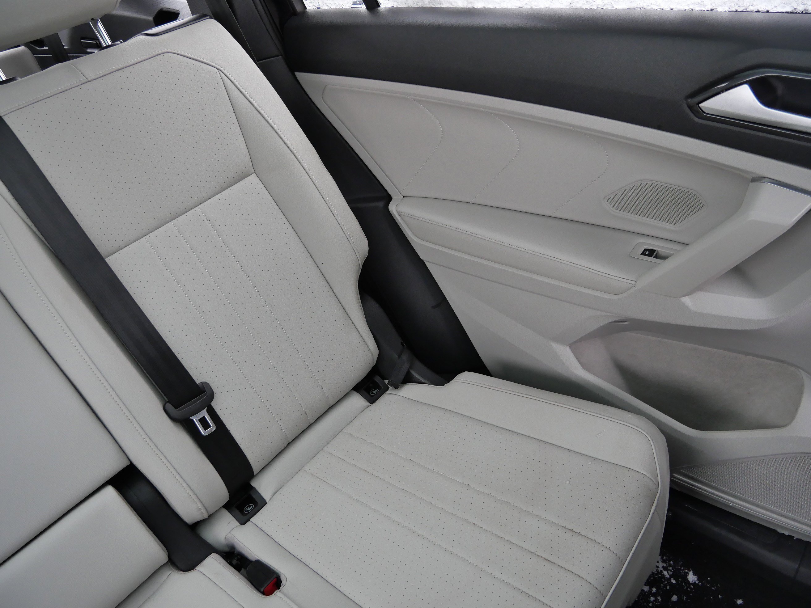 Certified 2023 Volkswagen Tiguan SE R-Line image 14