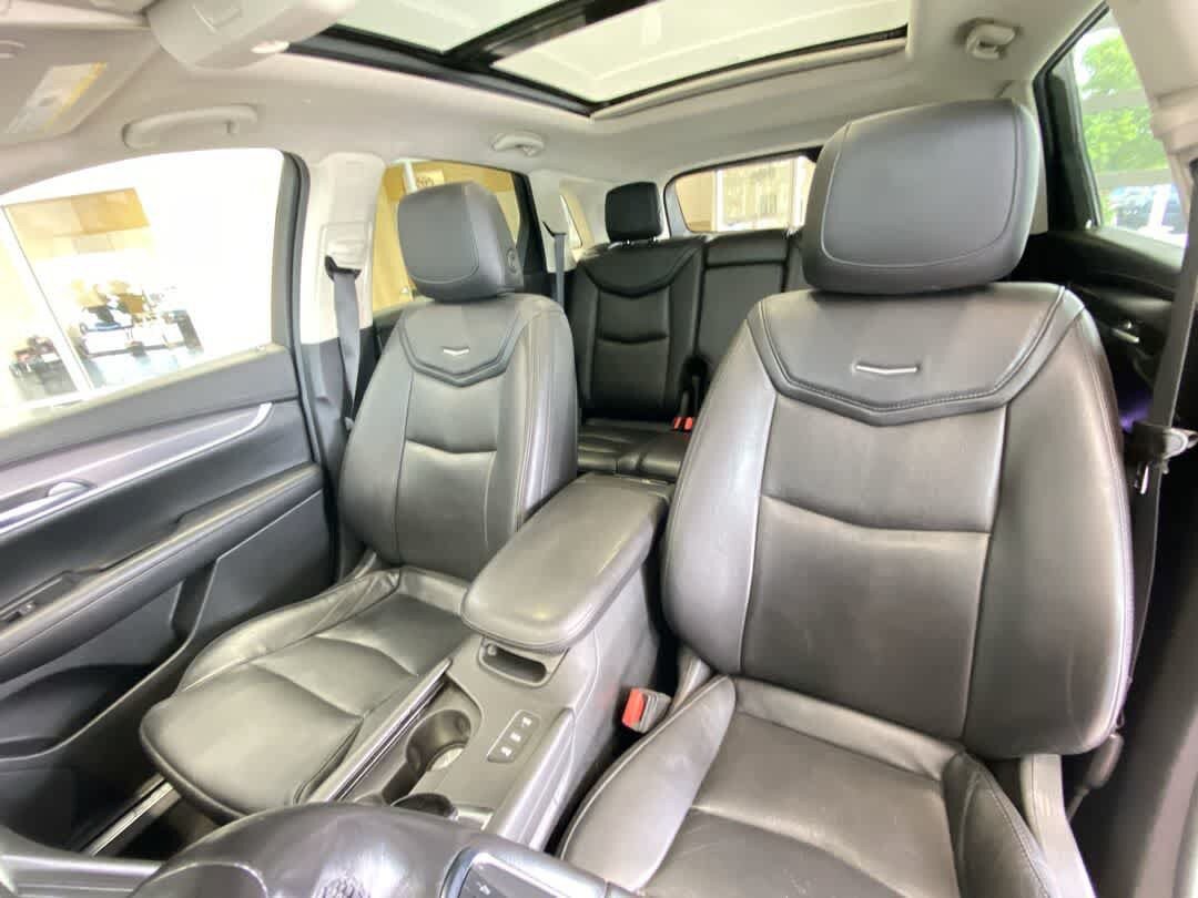 Used 2018 Cadillac XT5 Luxury w/ Driver Awareness Package AWD/4WD image 14