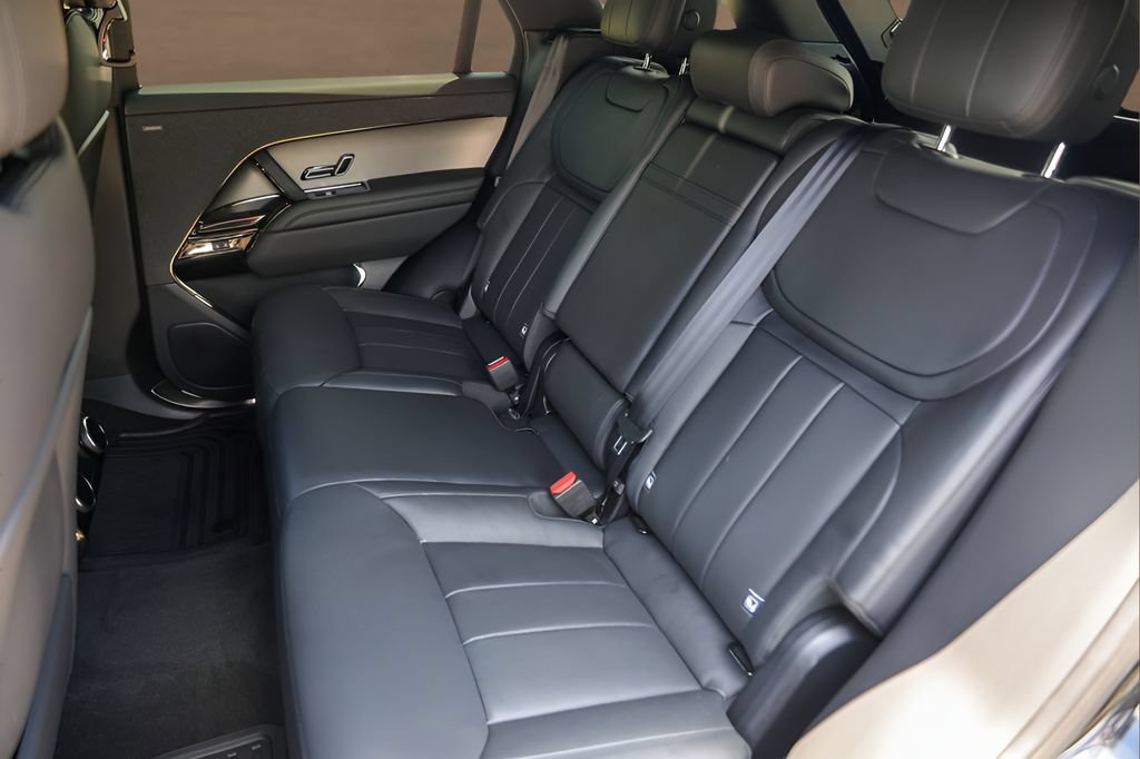 Used 2026 Land Rover Range Rover Sport SE AWD/4WD image 20