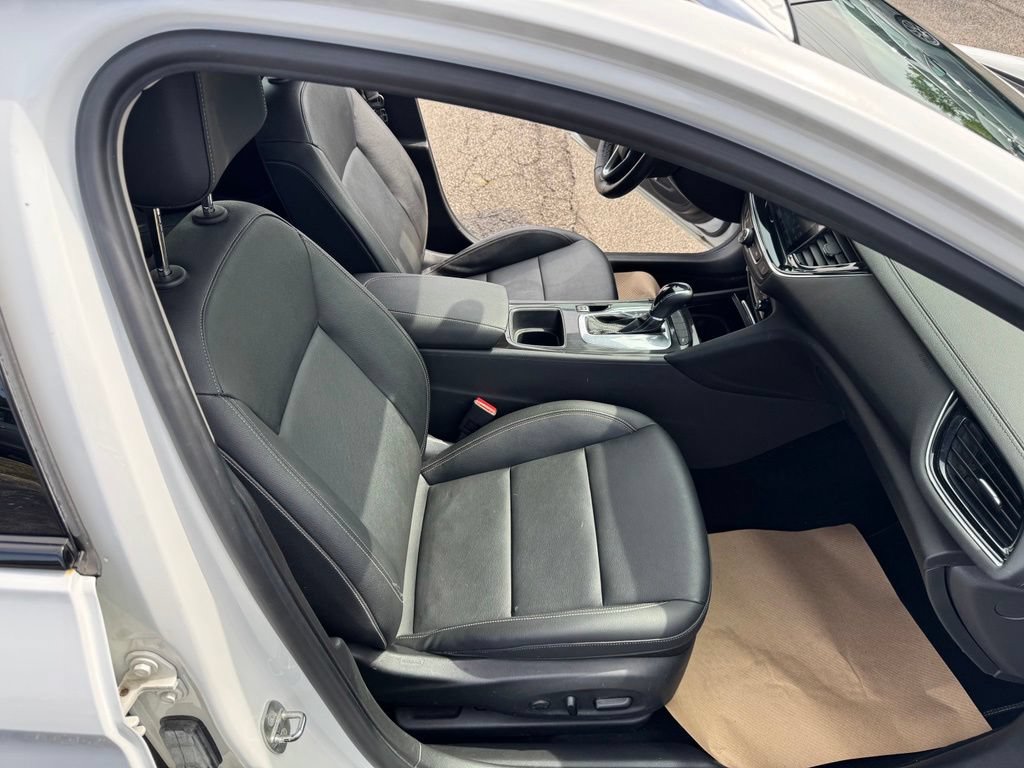 Used 2018 Buick Regal Essence w/ Driver Confidence Package #1 AWD/4WD image 19