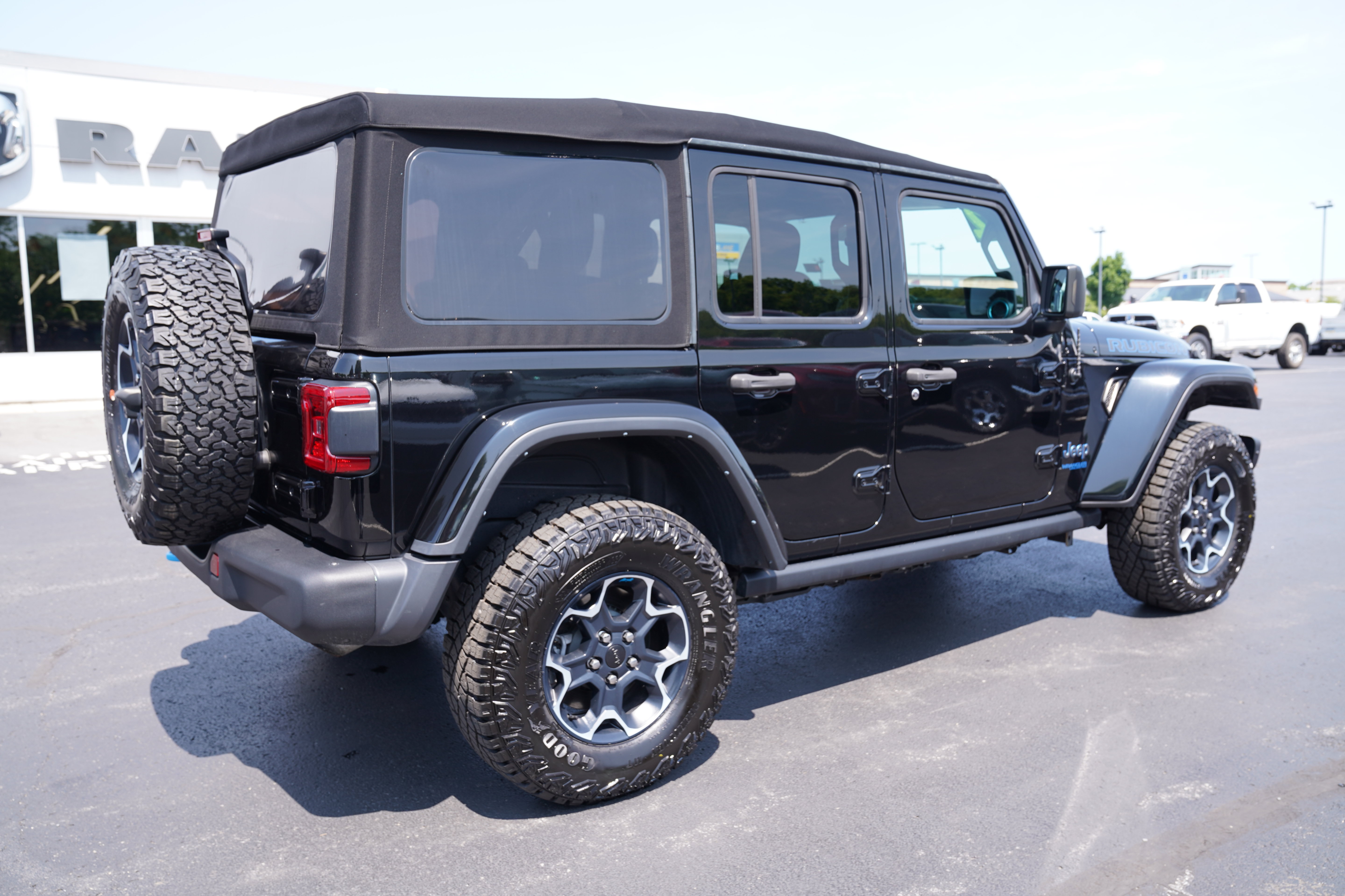 Used 2022 Jeep Wrangler Unlimited Rubicon 4xe w/ Steel Bumper Group AWD/4WD image 3