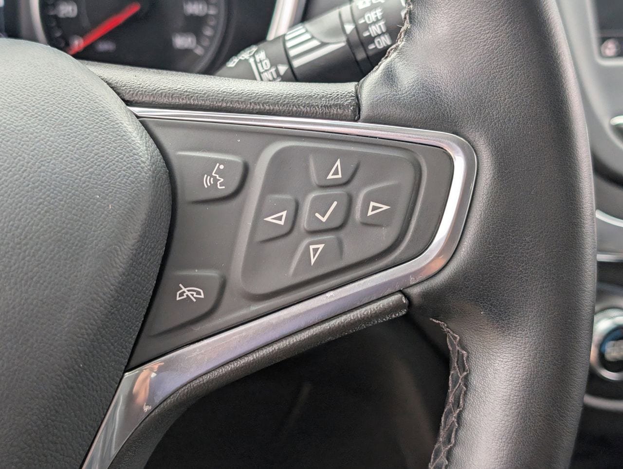 Used 2023 Chevrolet Equinox LT AWD/4WD image 23