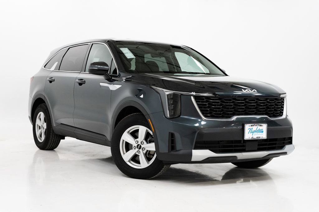 Certified 2025 Kia Sorento LX image 5