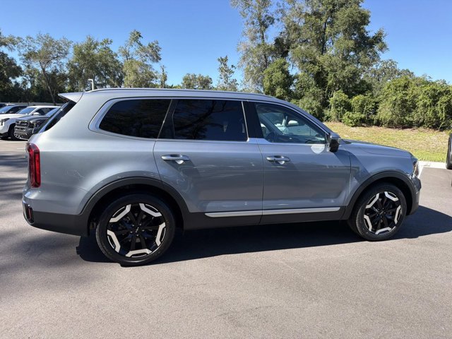 Used 2025 Kia Telluride S FWD image 2