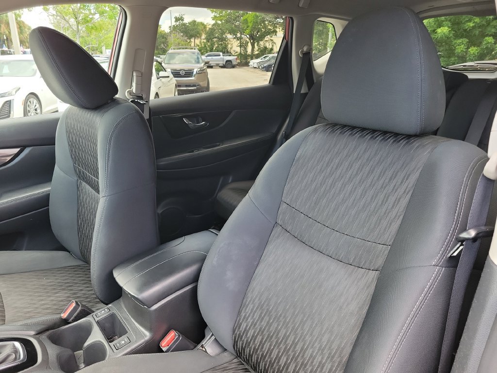 Used 2018 Nissan Rogue SV AWD/4WD image 23