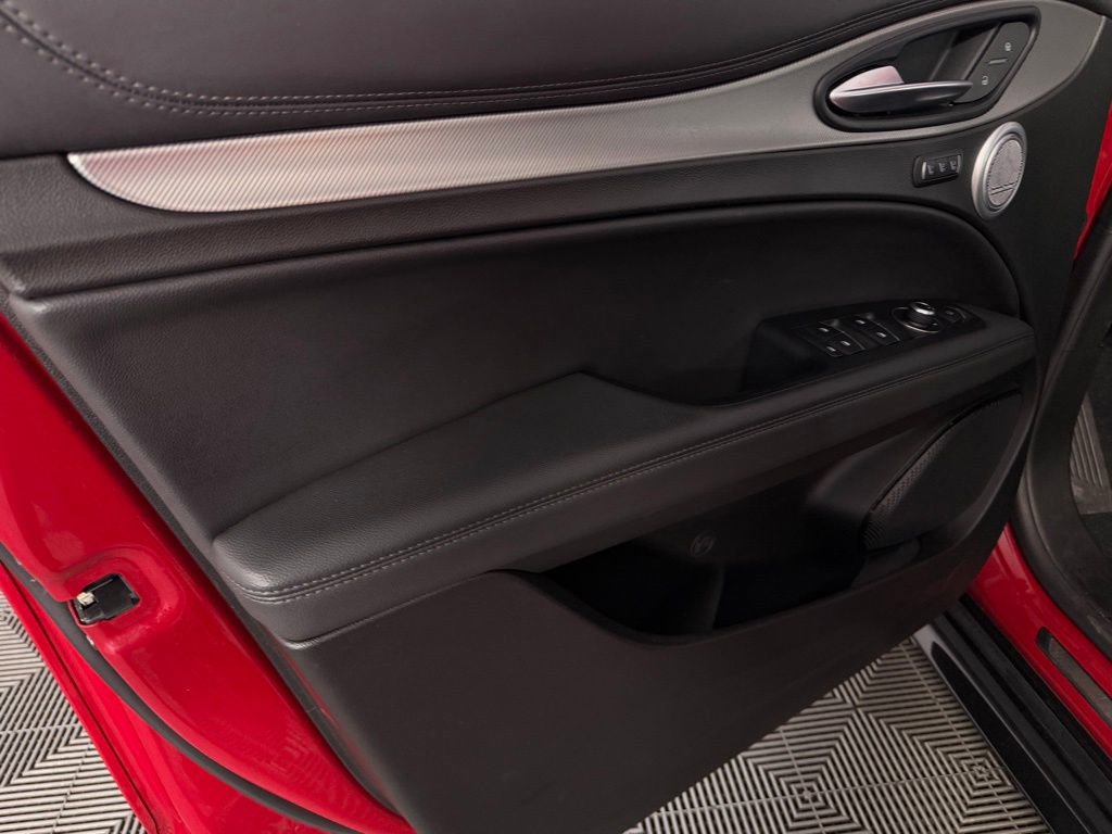 Used 2024 Alfa Romeo Stelvio AWD image 27