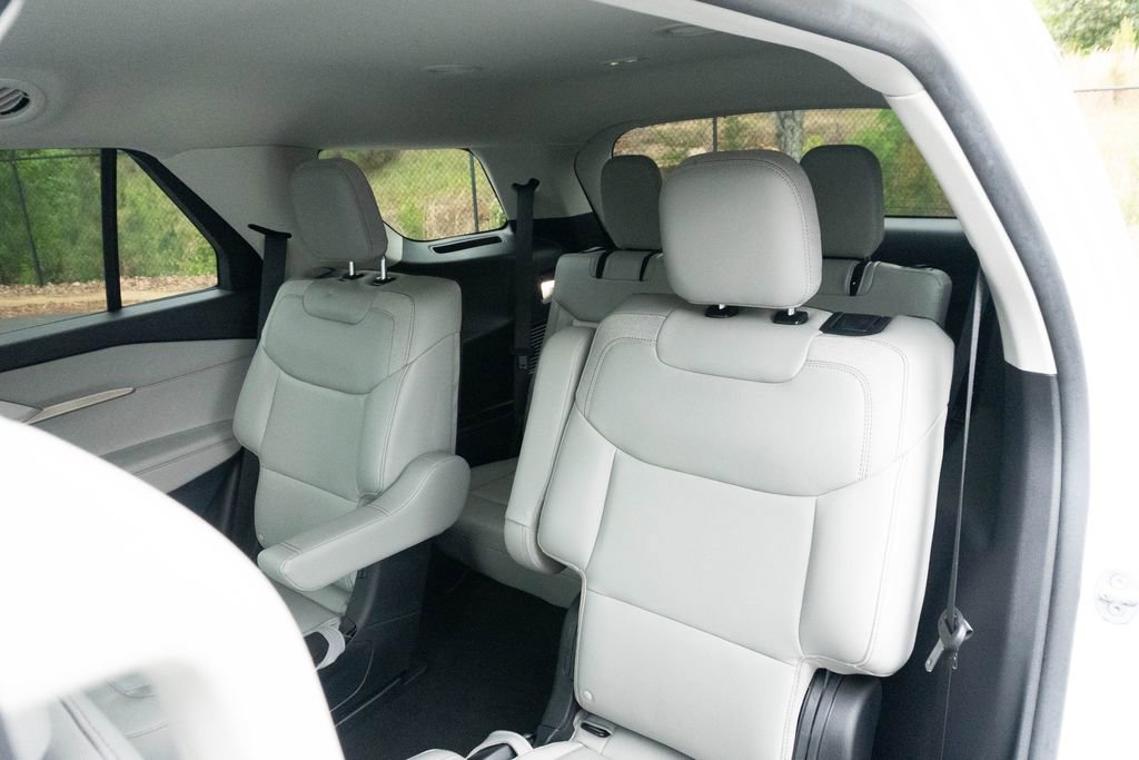Used 2025 Ford Explorer Active w/ Active Comfort Package RWD image 20