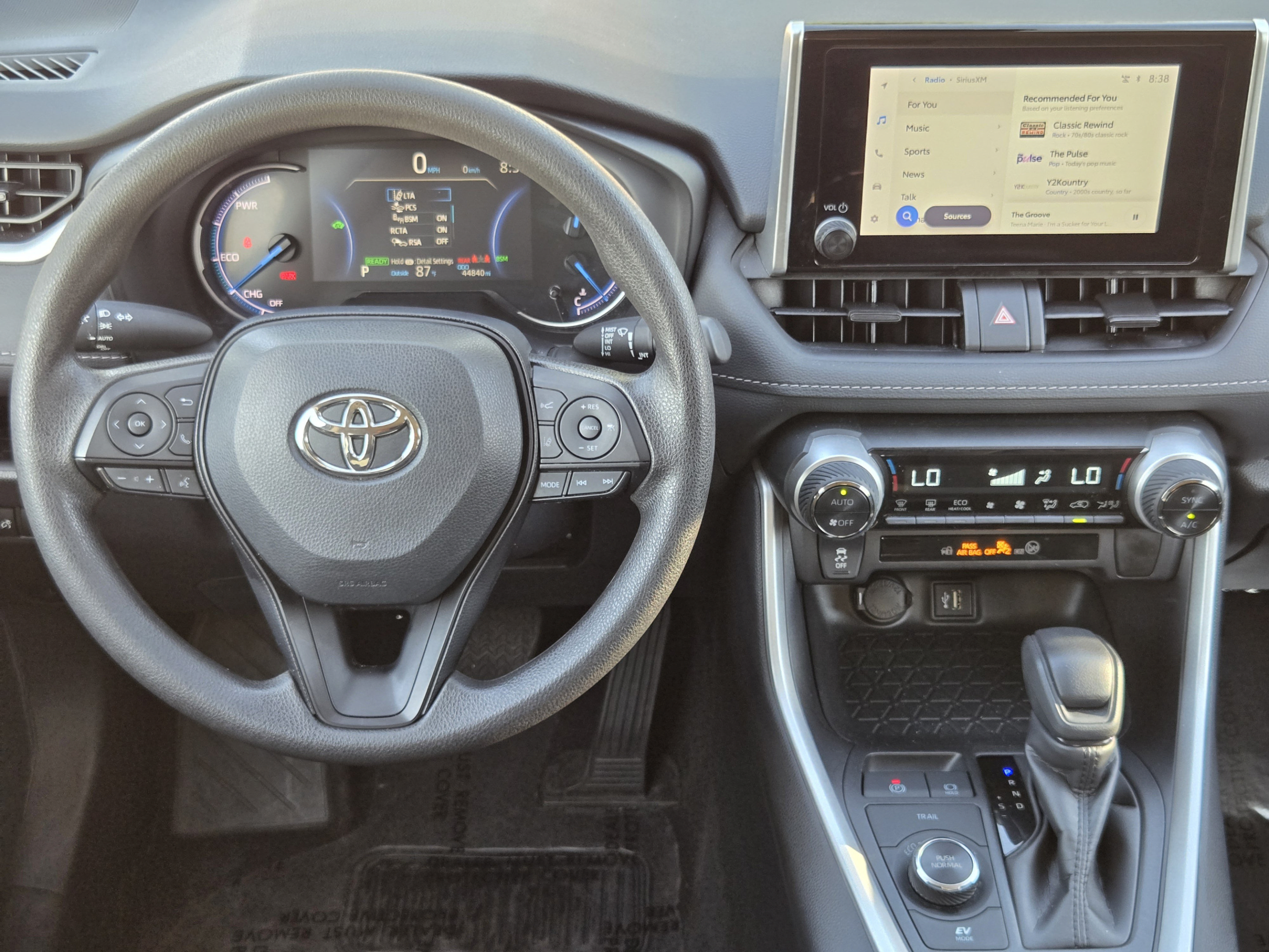 Used 2025 Toyota RAV4 XLE AWD/4WD image 24