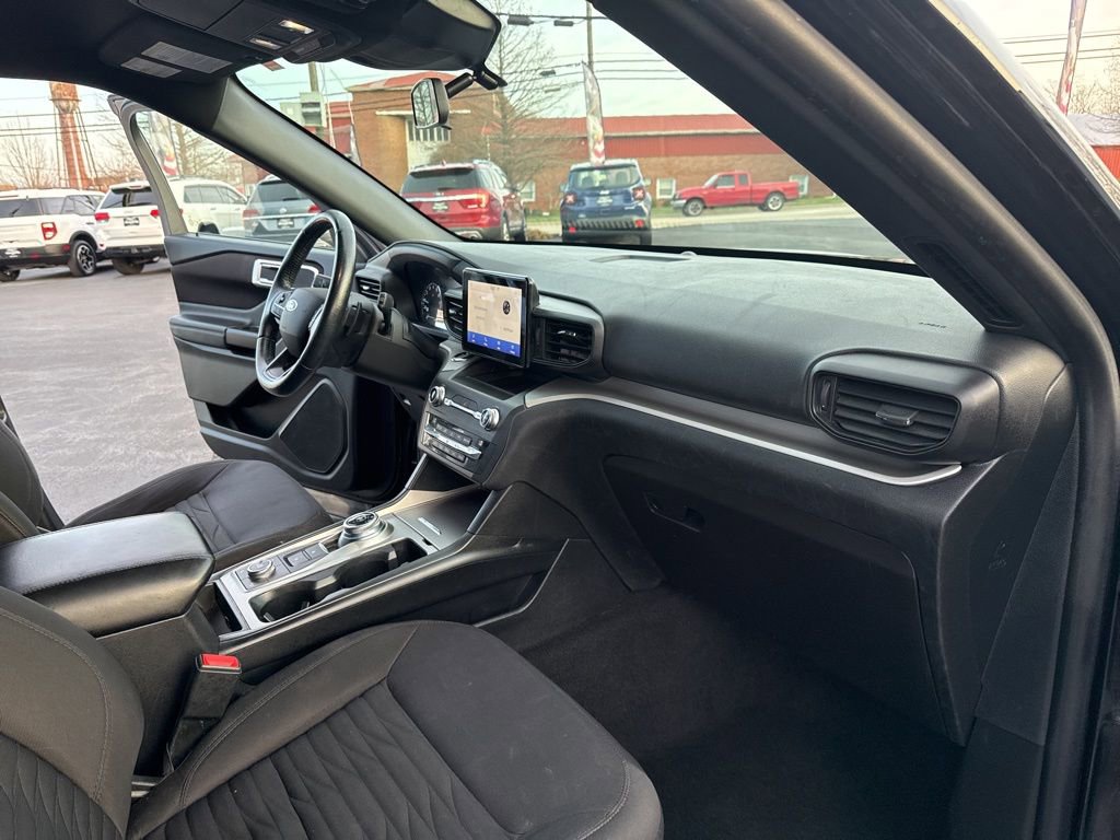 Used 2020 Ford Explorer XLT AWD/4WD image 32