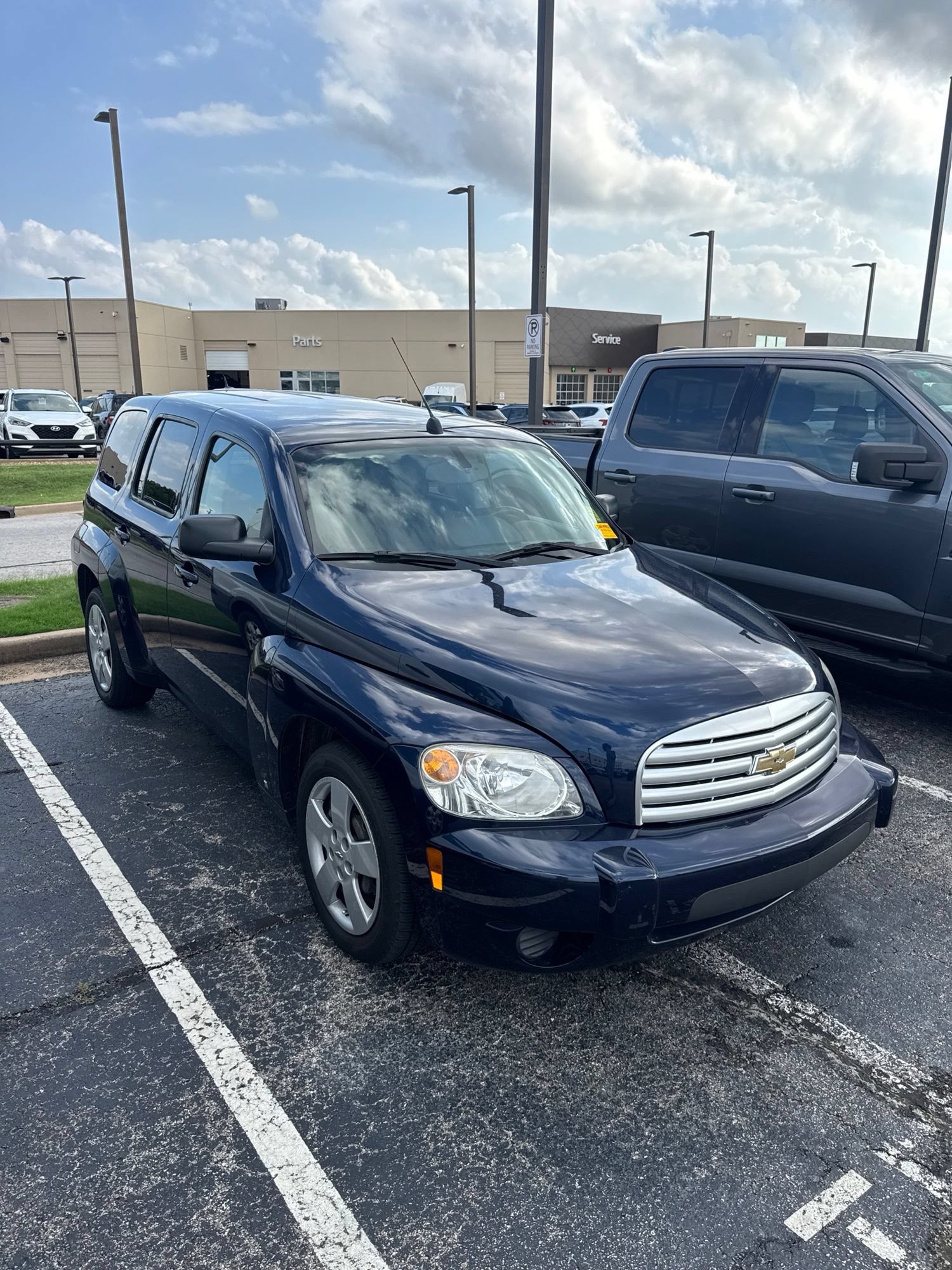 Used 2009 Chevrolet HHR LS FWD image 2