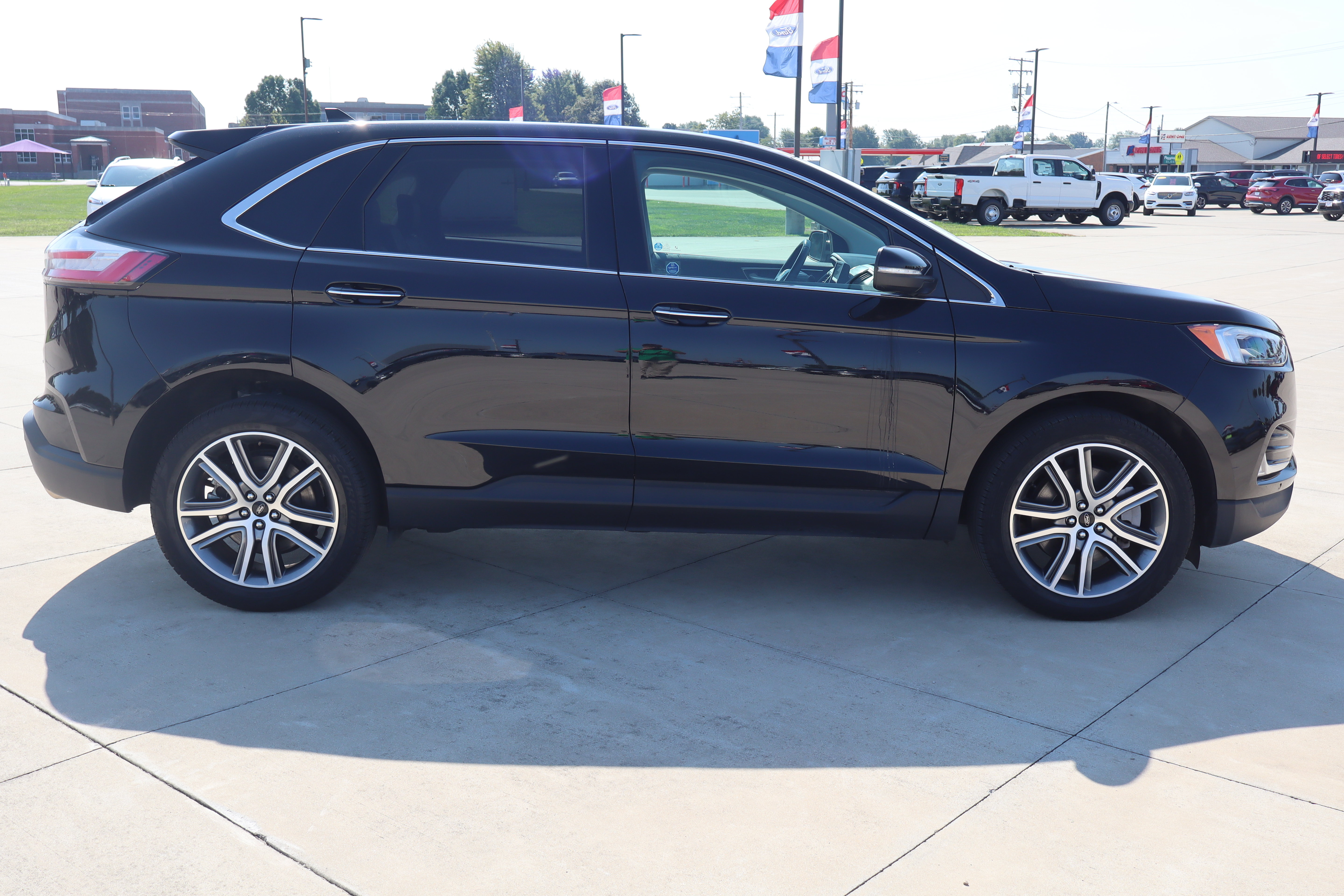 Used 2024 Ford Edge Titanium w/ Equipment Group 301A AWD/4WD image 4