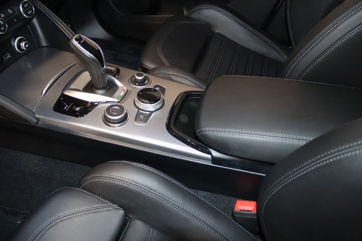 Used 2024 Alfa Romeo Stelvio Veloce image 43