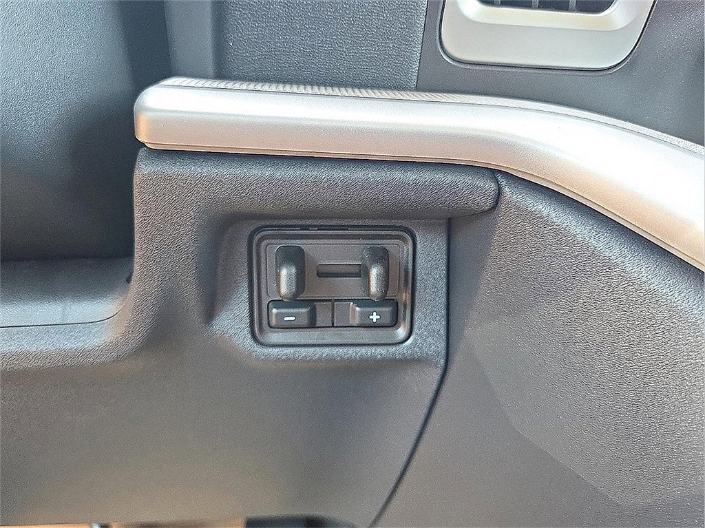 New 2025 Ford Expedition XL image 17