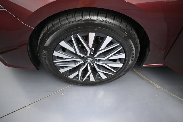 Used 2025 Nissan Altima 2.5 SV FWD image 25
