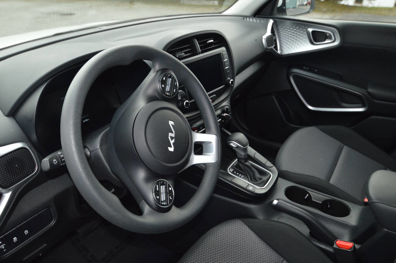 Used 2025 Kia Soul LX image 22