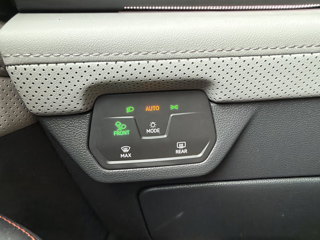 Used 2024 Volkswagen Atlas Peak Edition SE AWD/4WD image 30