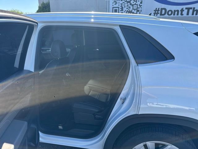 Used 2023 Volkswagen Atlas Cross Sport SE AWD/4WD image 12
