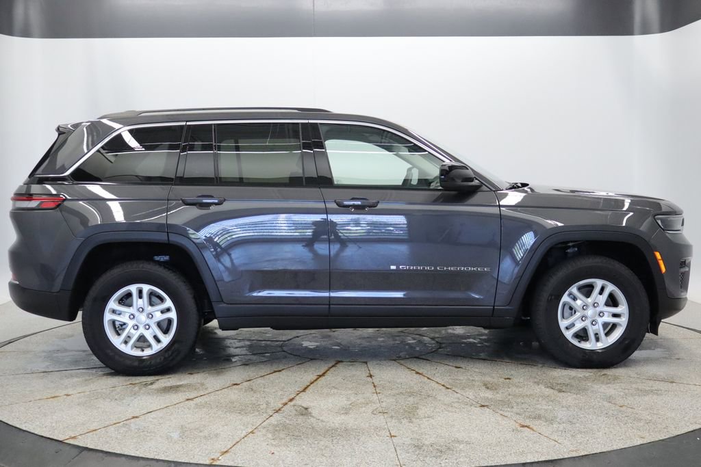 Used 2023 Jeep Grand Cherokee Laredo AWD/4WD image 8