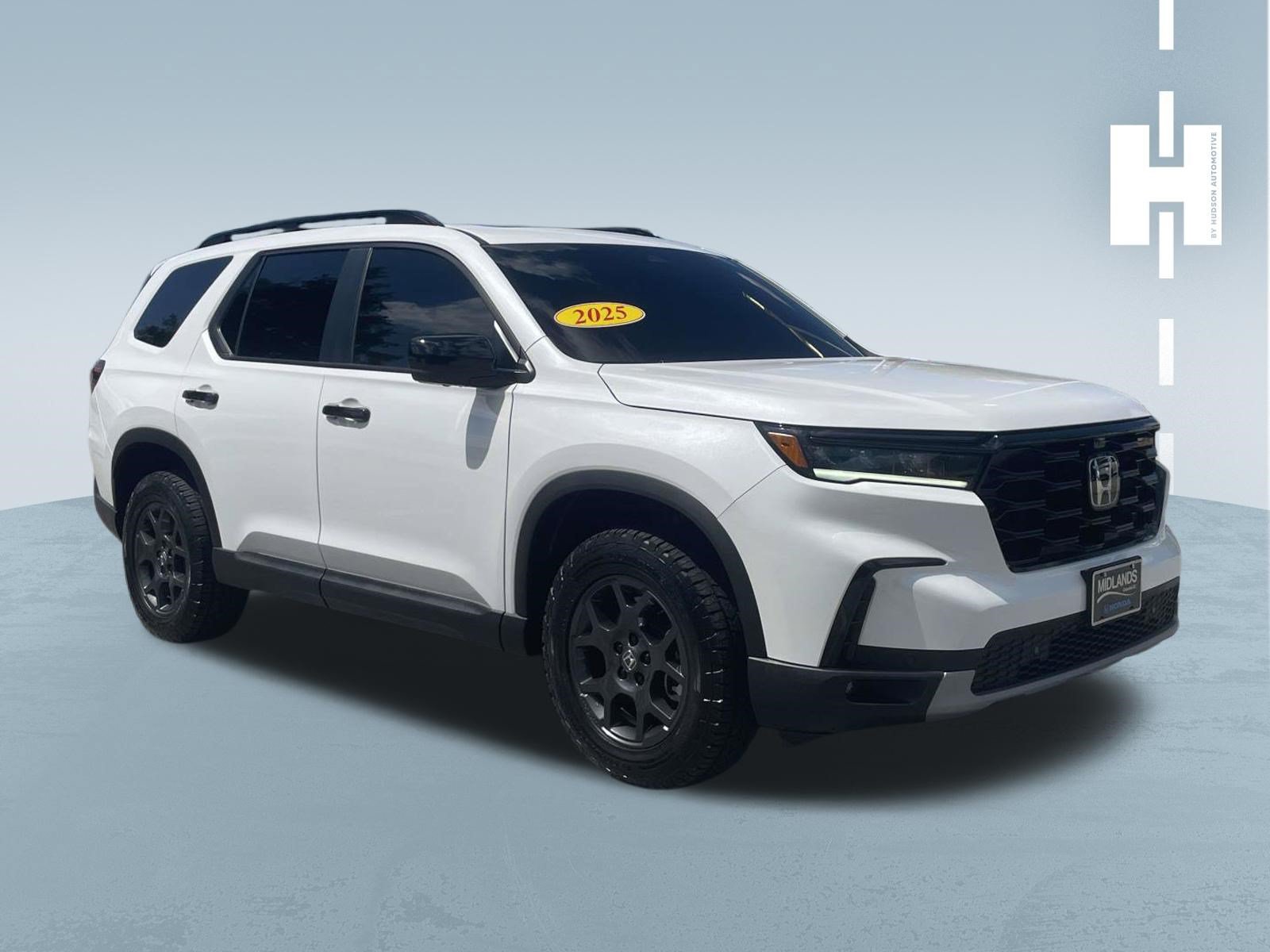 Used 2025 Honda Pilot TrailSport image 1