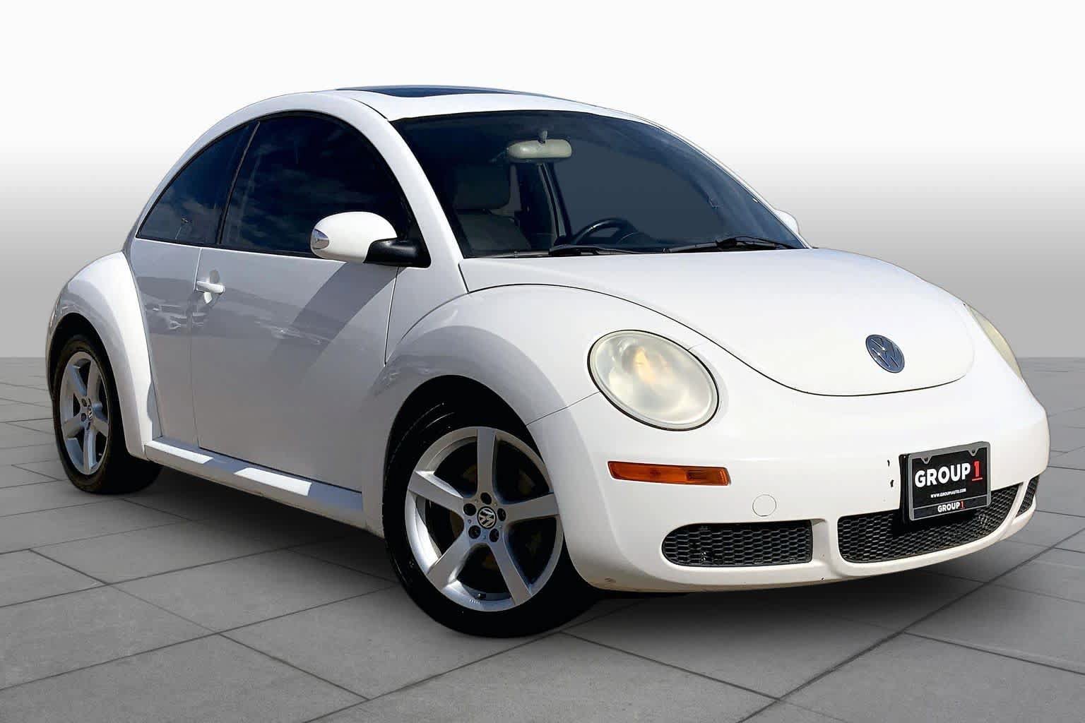Used 2010 Volkswagen Beetle Coupe FWD image 2