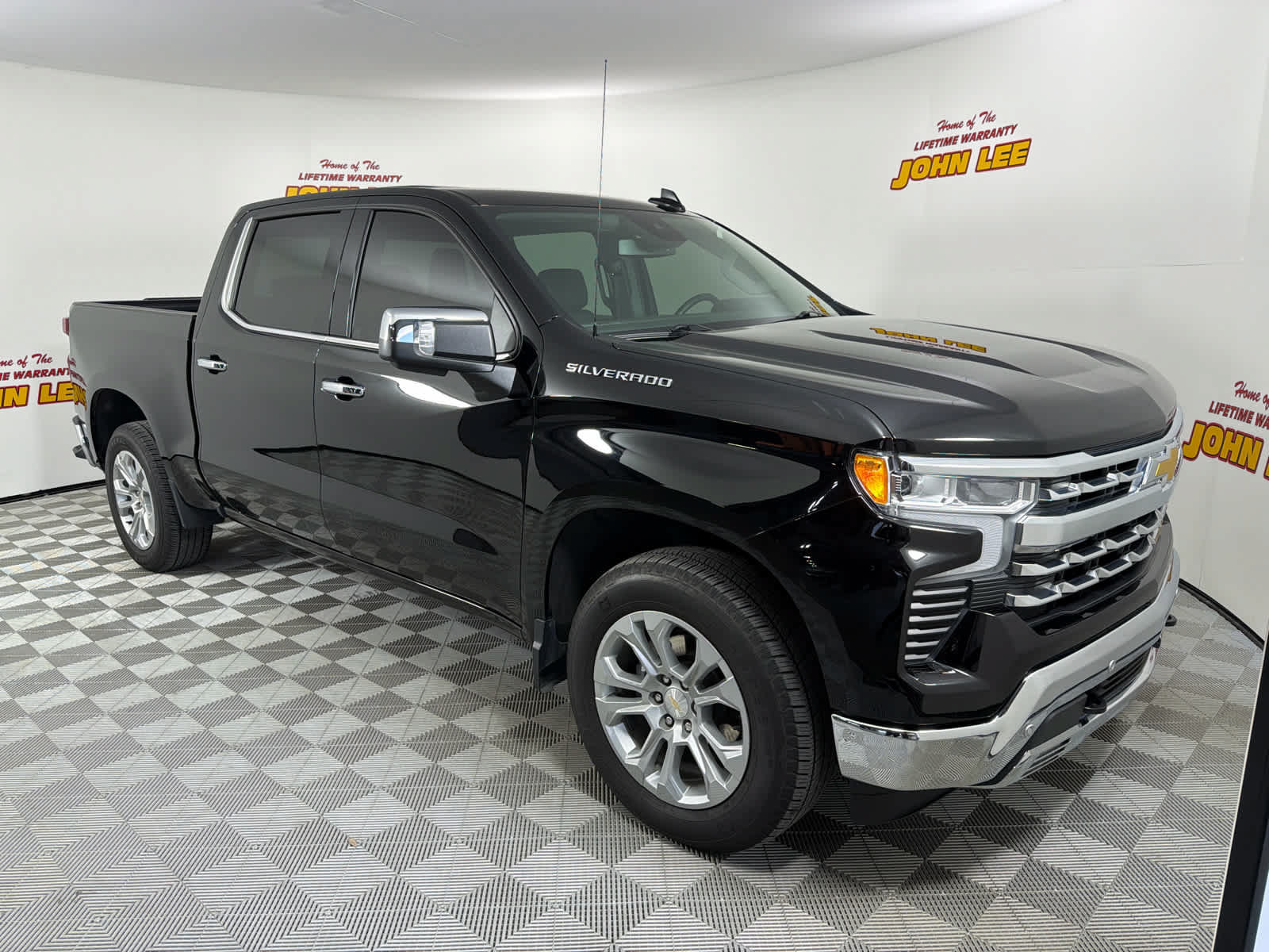Used 2024 Chevrolet Silverado 1500 LTZ RWD image 8