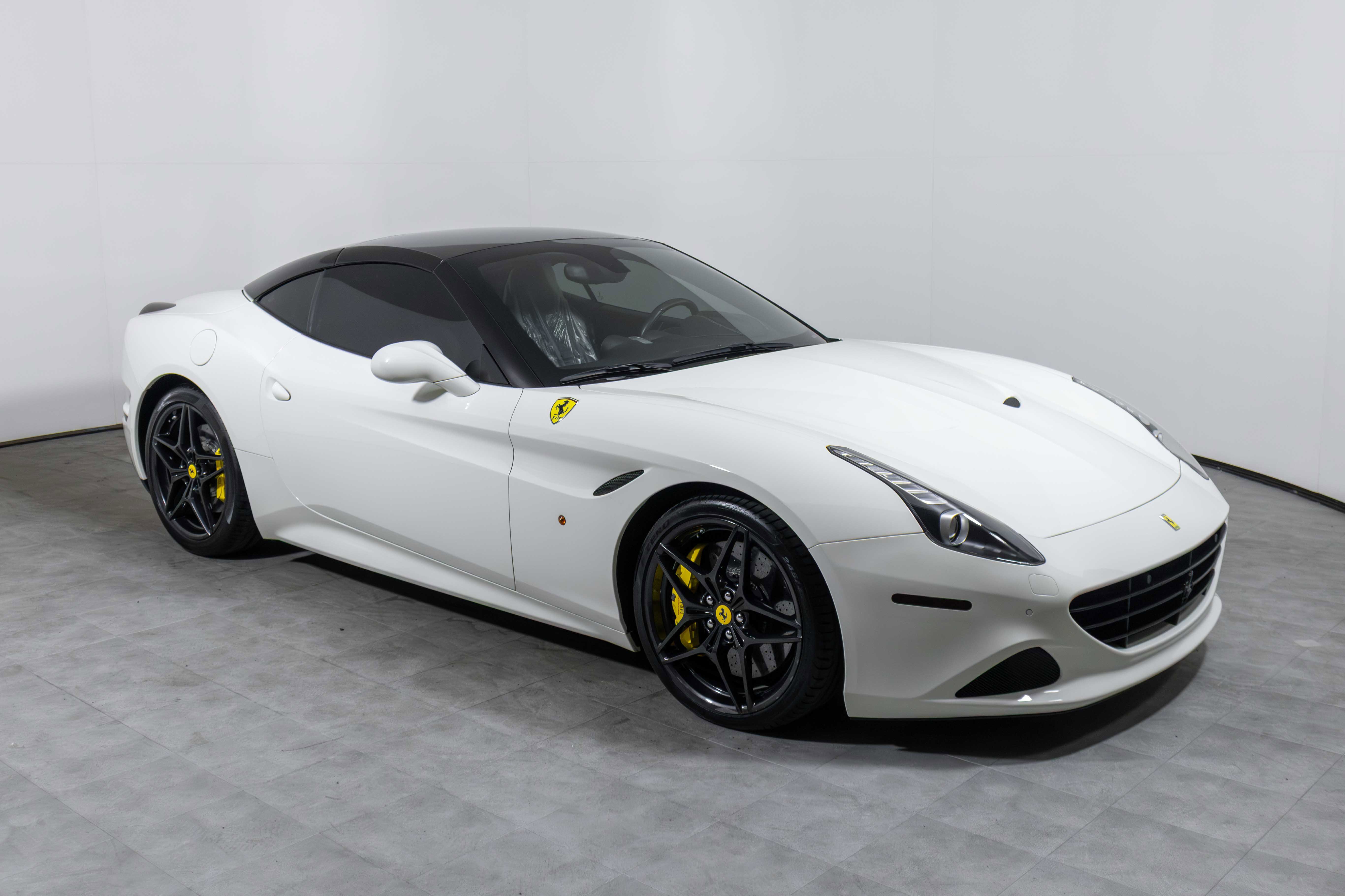 Certified 2016 Ferrari California T image 12