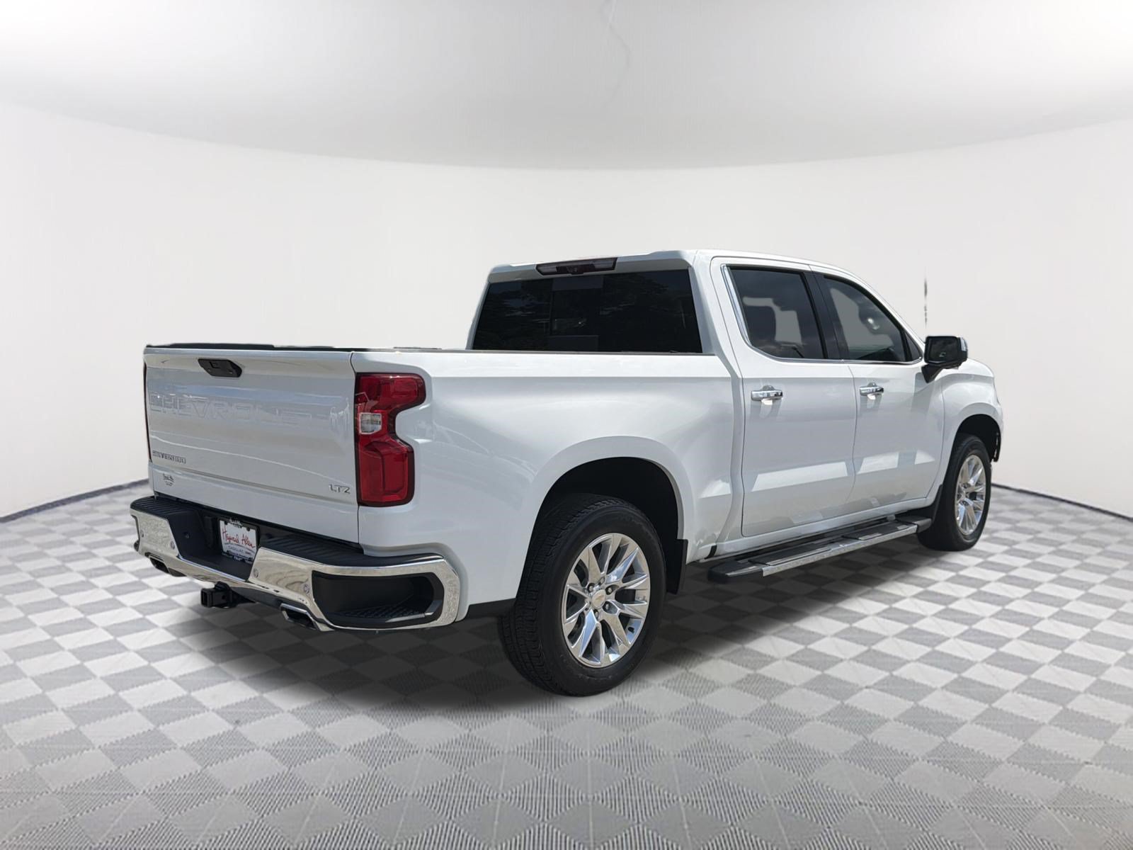 Used 2022 Chevrolet Silverado 1500 LTZ w/ LTZ Premium Package AWD/4WD image 6