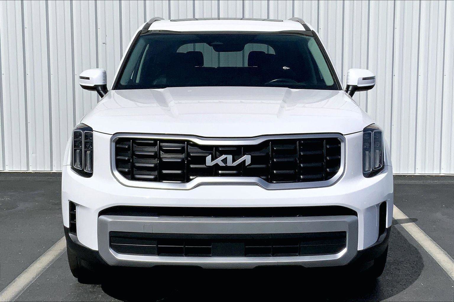 Used 2024 Kia Telluride S w/ S Sunroof Package image 3