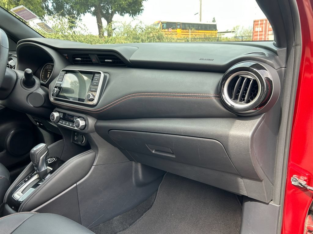 Used 2019 Nissan Kicks SR w/ SR Premium Package FWD image 27