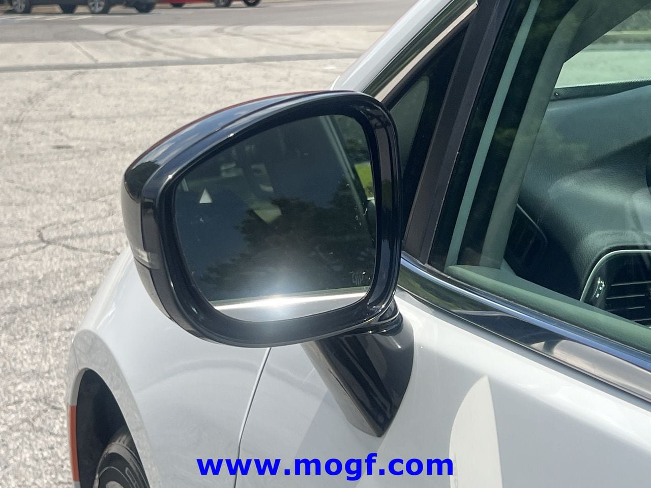 Used 2024 Chrysler Pacifica Touring-L FWD image 27