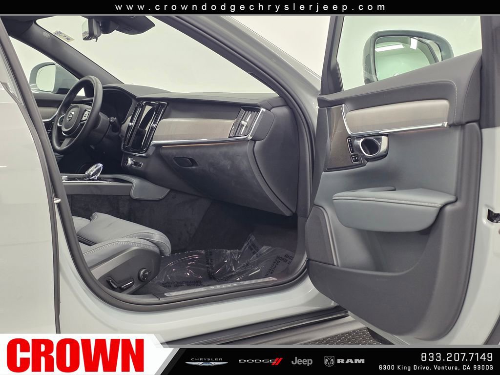 Used 2025 Volvo V90 B6 Cross Country Ultra w/ Protection Package AWD/4WD image 15