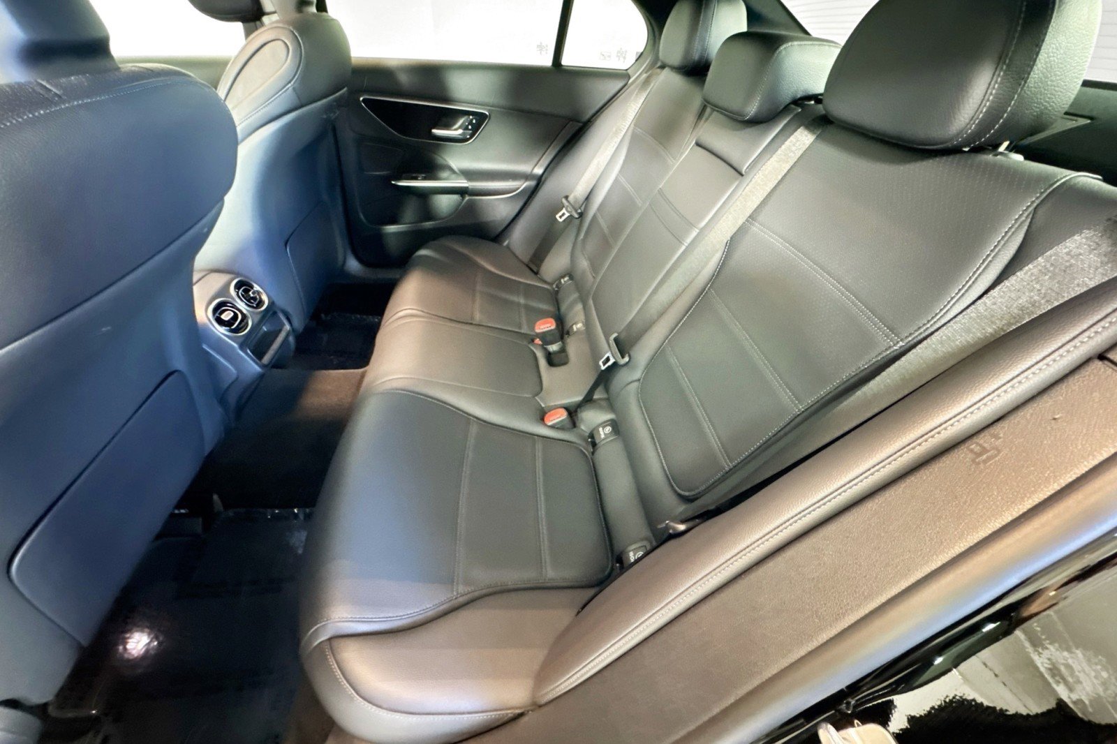 Used 2024 Mercedes-Benz C 300 Sedan image 23